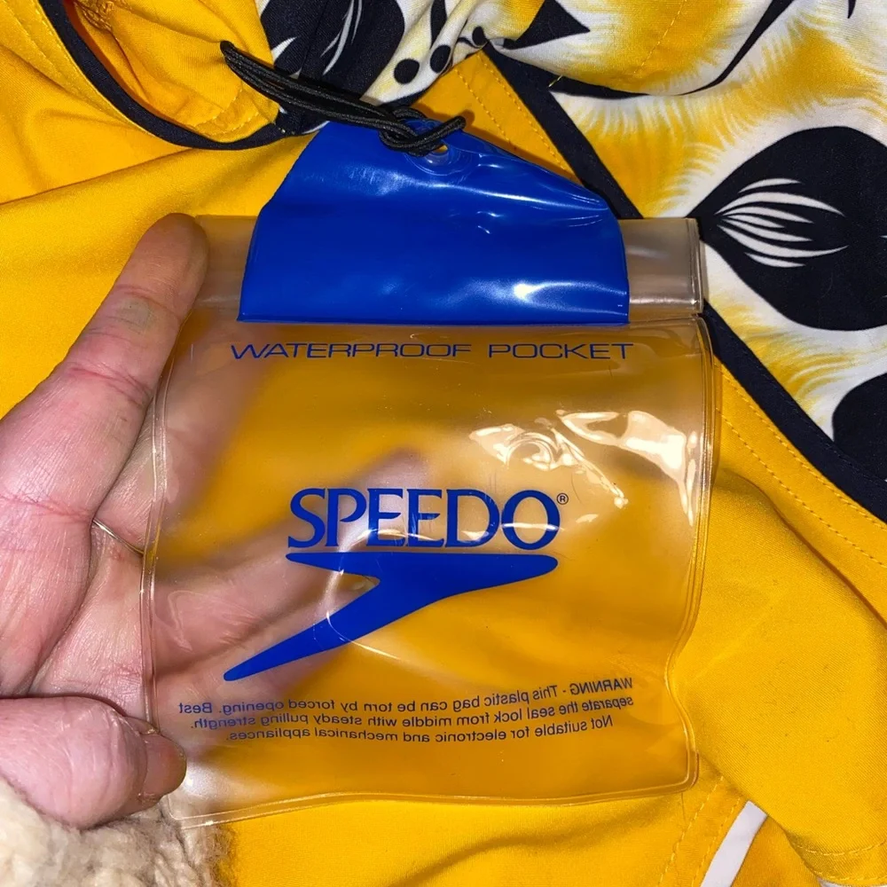 NWT Men's Speedo Swim Trunks with Waterproof Storage, size Large
